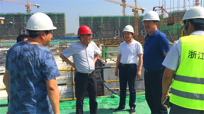 汪院在海教园1.jpg